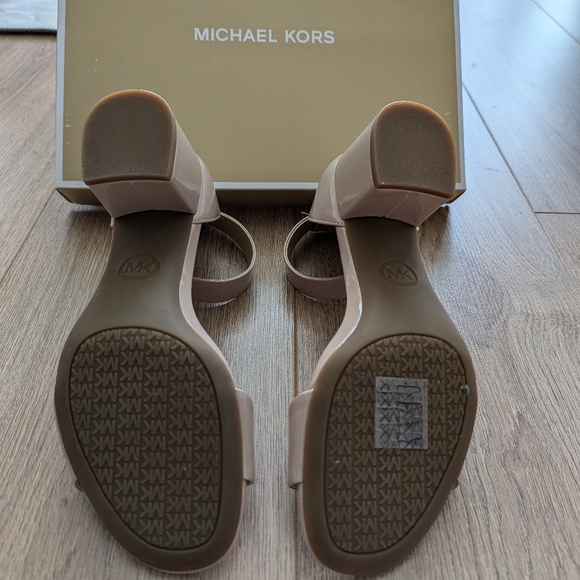 Gorgeous Nude Sandals 6 - Picture 5 of 6